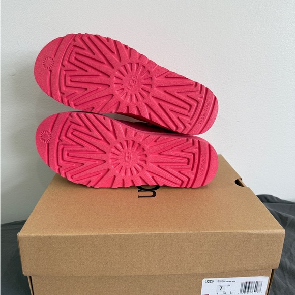 UGG Classic Ultra Mini Boot - Picture 5 of 7